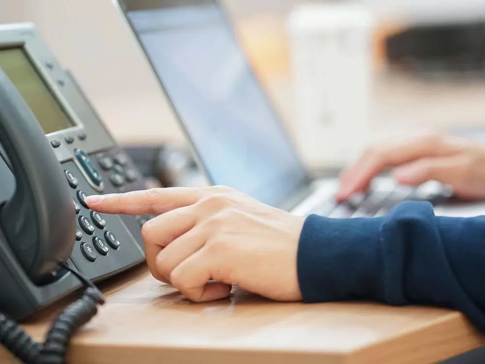 Gọi nhanh thông qua số Hotline trên website chính
